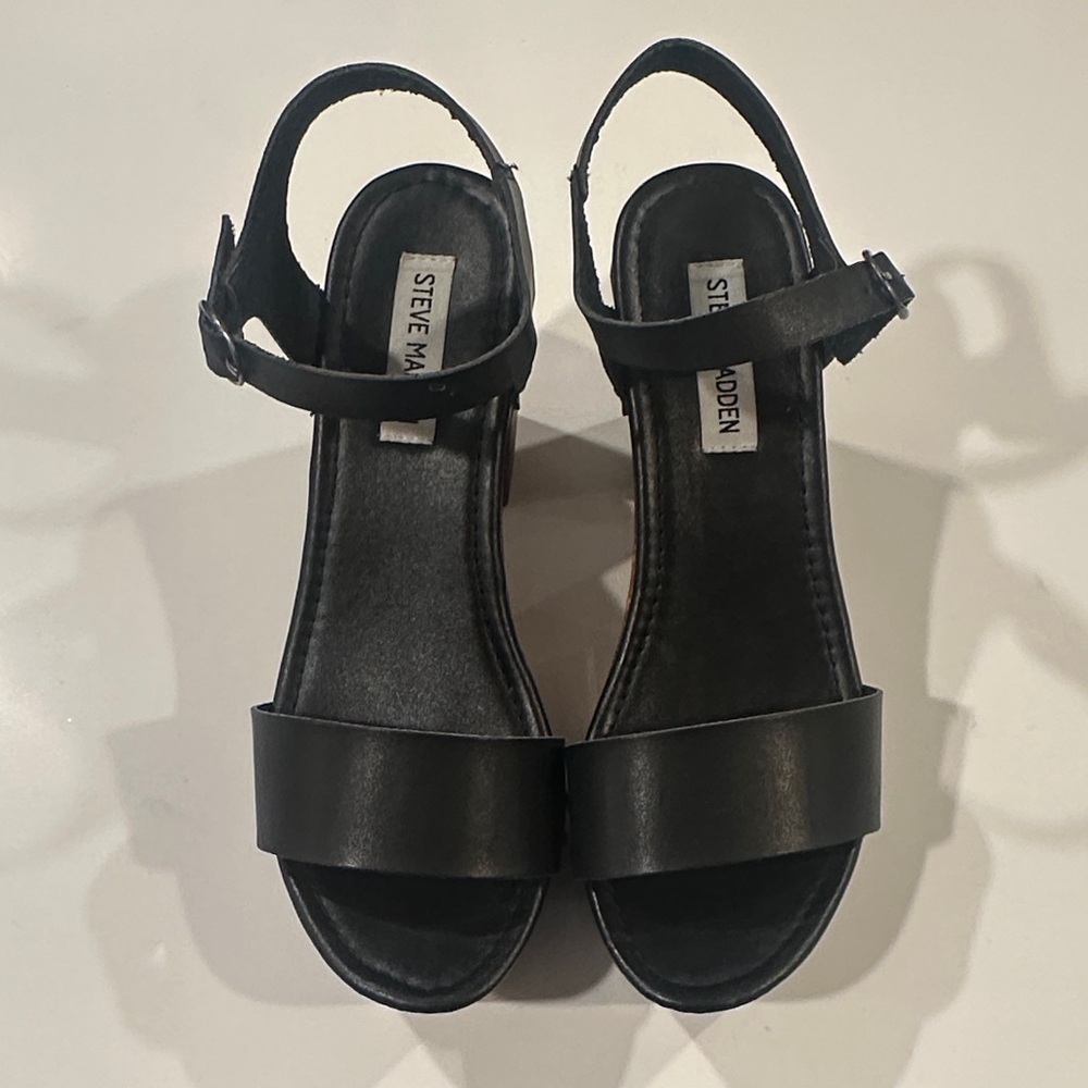 Steve Madden Elegant Black Sandals - Picture 2 of 5